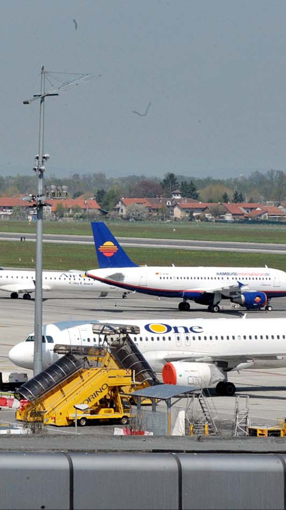 Aeroporto Torino Caselle: Un uomo muore durante il volo a causa di un malore, inutile l'intervento dei sanitari dopo l'atterraggio d'emergenza