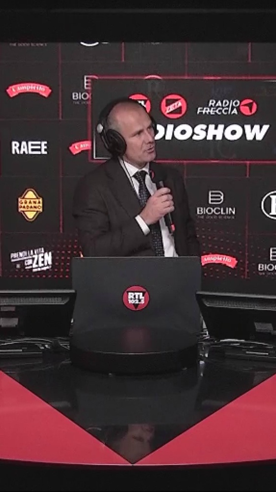 Al via il Festival di Sanremo: taglio del nastro per il Villaggio delle Radio davanti al radio truck di RTL 102.5