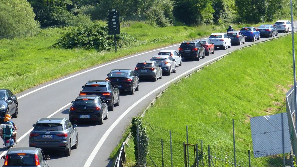 Al via il grande esodo di agosto, milioni di italiani in viaggio, bollino nero sulle autostrade