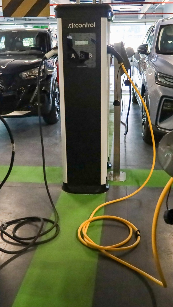 Al via l' Ecobonus per moto e scooter: incentivi fino a 4 mila euro ma vale solo per sette categorie