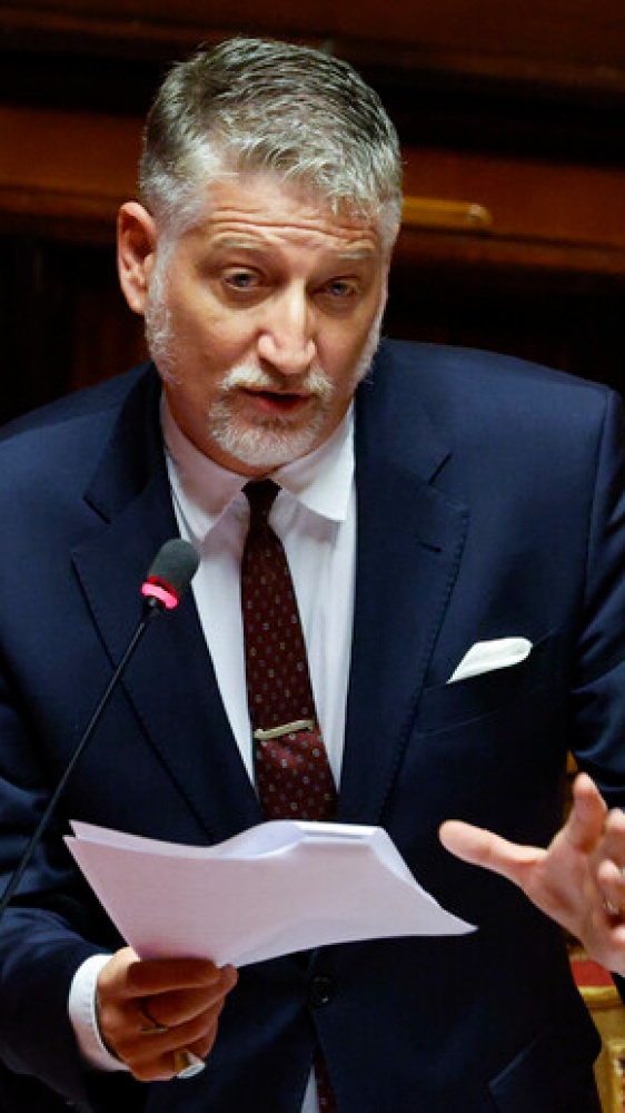 Il Ministro Giuli annuncia la revisione delle commissioni Cinema: verso nuove regole con decreto del Mic