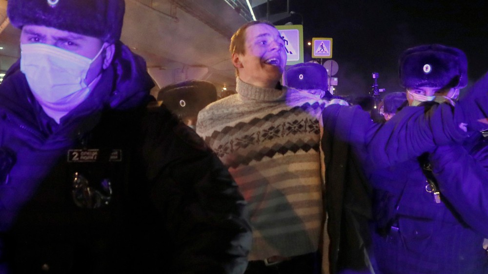 Alexey Navalny arrestato a Mosca, pochi minuti dopo l'atterraggio, aveva  appena dichiarato non ho paura