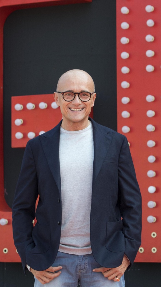 Alfonso Signorini indagato per violenza sessuale ed estorsione