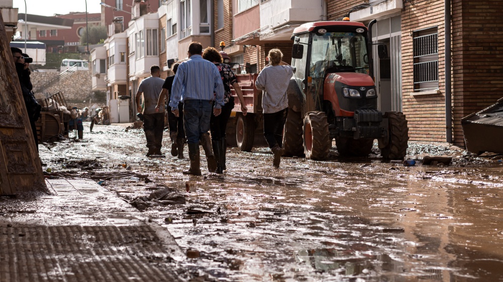 Alluvione Valencia, sciacalli saccheggiano centri commerciali: 39 arresti