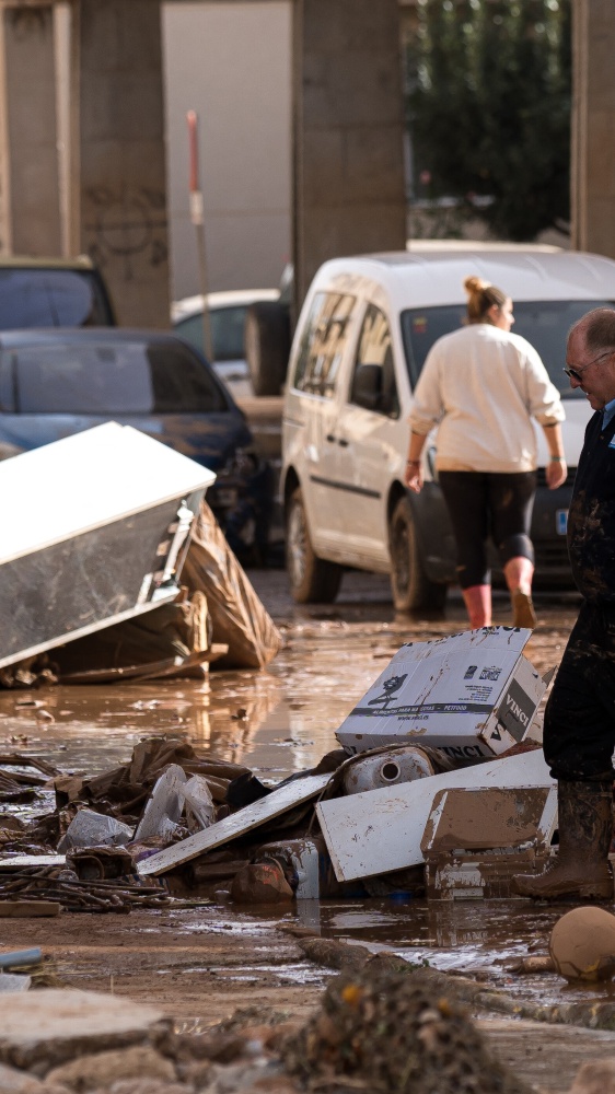 Alluvioni in Spagna, si teme un alto numero di dispersi, il bilancio di 95 morti è destinato a peggiorare