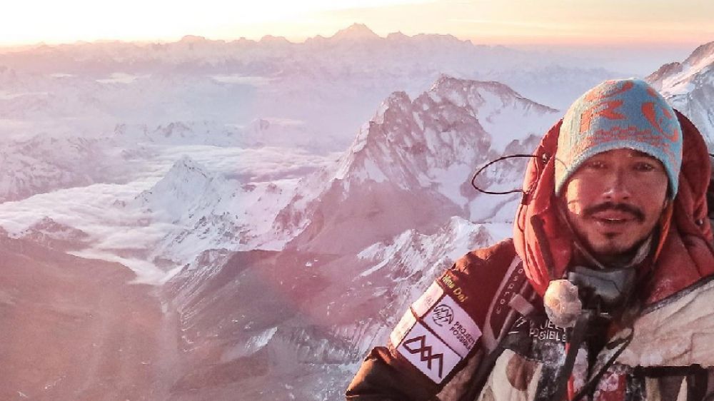 Alpinista nepalese scala tutte le 14 vette sopra gli 8mila