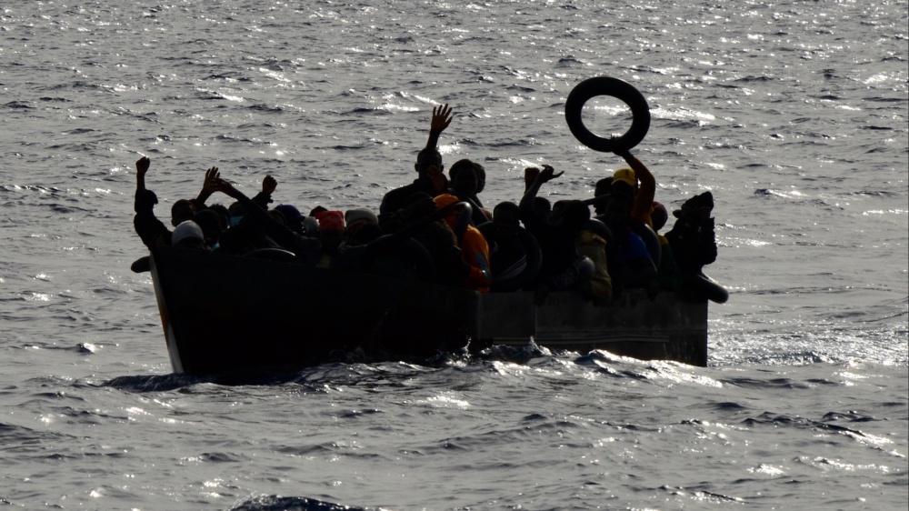 Altri seicento arrivi di migranti a Lampedusa, in un naufragio dispersa bimba di 15 mesi