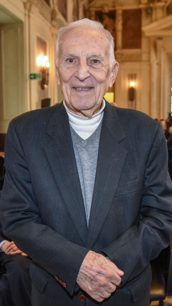 “Mangiare fino 5 volte al giorno e svolgere sempre attività fisica”: i segreti della longevità di Silvio Garattini