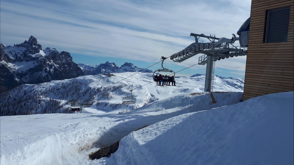 Ancora incertezze sull'apertura della stagione dello sci, verso il via libera del Cts ai mondiali di Cortina