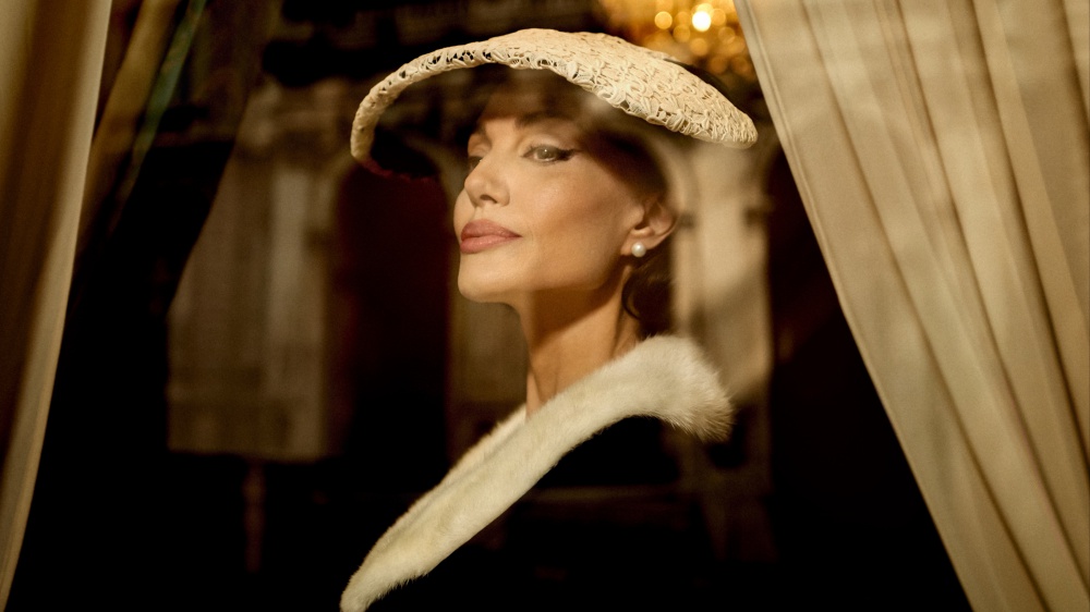 Angelina Jolie è Maria Callas nel biopic di Pablo Larrain. Dal 1 gennaio al cinema