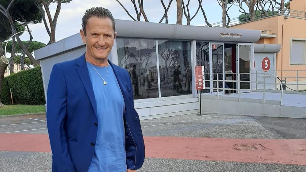 “Non chiamarmi maestro, Gigi me lo diceva sempre. Devo tutto a lui...”: Enzo Salvi a RTL102.5 News ricorda Proietti