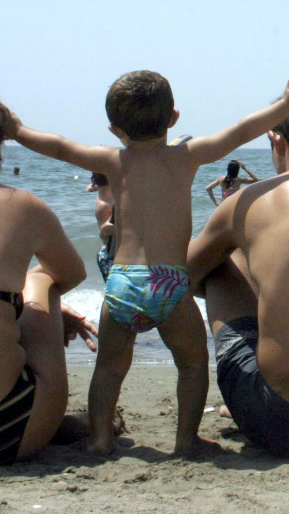 “Non prendiamo bambini”. A Milano Marittima polemica per il lido che vieta l’ingresso ai più piccoli