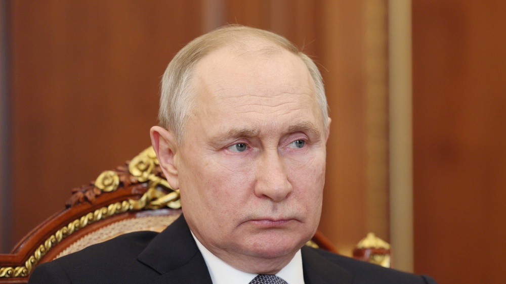 Apparente normalità a Mosca, Putin riappare in pubblico, dubbi sulla sorte del generale Surovikin