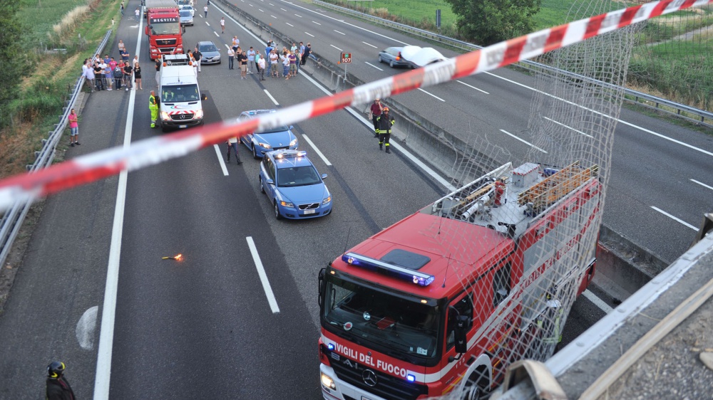 Arrestato l'autista del camion che ha provocato, a Reggio Emilia, un incidente con due morti, la sua patente era stata sospesa