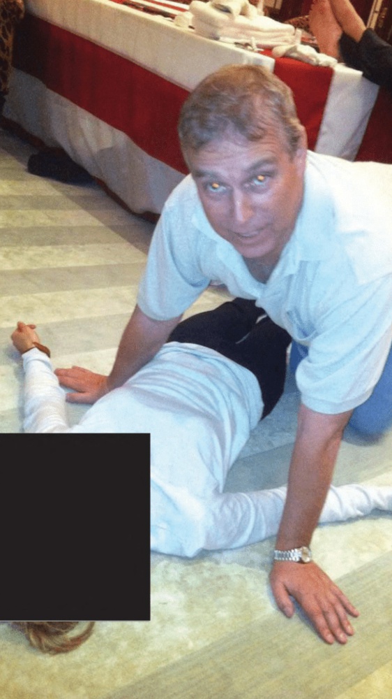 Arrestato l'ex principe Andrea. Il fratello di Re Carlo travolto dallo scandalo Epstein