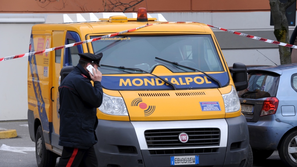 Assalto armato al caveau della Mondialpol di Sassari, spari, auto in fiamme e banditi in fuga