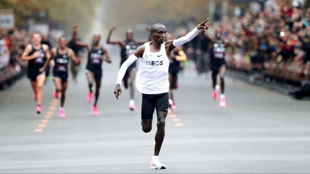 Atletica, impresa Kipchoge, maratona a Vienna sotto le due ore