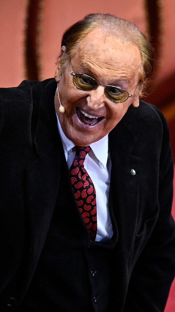 Auguri "Renz'Arbore" (come dicono a Napoli e Foggia): lo showman compie 89 anni esilaranti!
