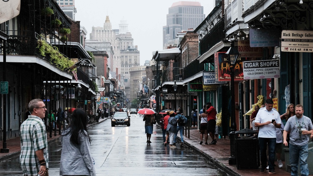 Auto sulla folla a  New Orleans, almeno dieci vittime e trenta feriti, l'uomo che guidava la macchina è anche sceso a sparare