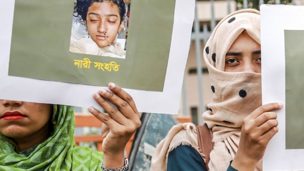 Bangladesh, 19enne bruciata viva, 16 condanne a morte