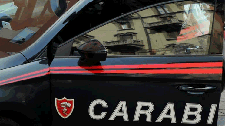 Bari, lite e botte tra famiglie in ristorante, spuntano armi