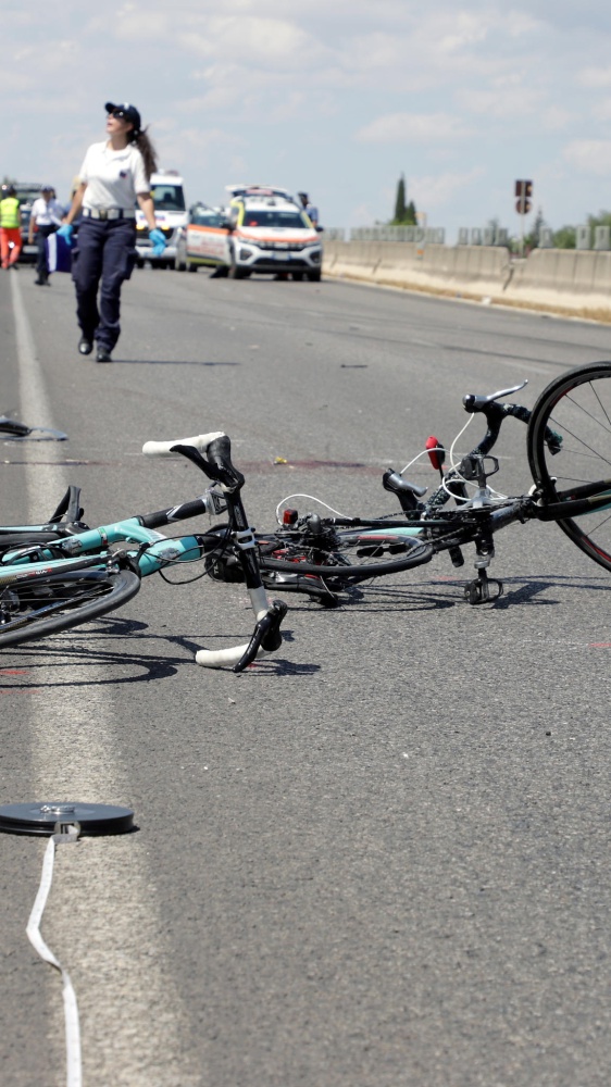 Bari: tre ciclisti travolti e uccisi da un'auto a Terlizzi, altri due feriti, indagato l'automobilista