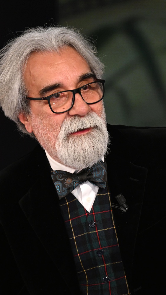 Beppe Vessicchio non sarà al Festival di Sanremo, ecco qual è il motivo. Le reazioni della Rete