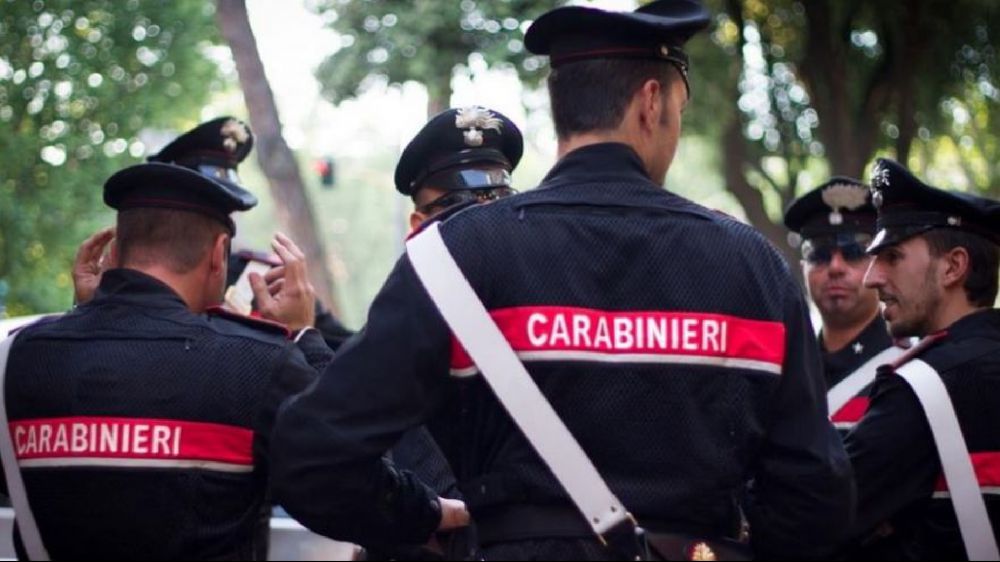 Bergamo, donna uccisa a coltellate, caccia al marito