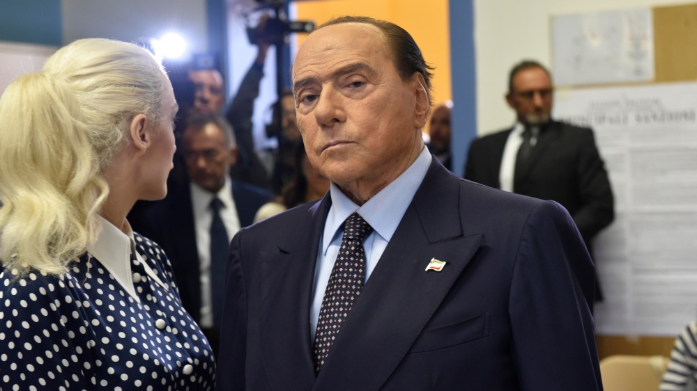 Berlusconi ai suoi, ho riallacciato i rapporti con Putin. Poi su Meloni, le ho chiesto tre ministeri in più e mi ha riso in faccia