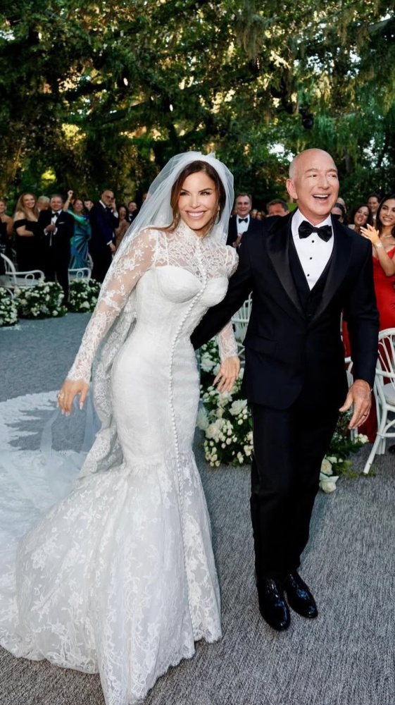 Venezia, è arrivato il "sì" per Bezos e Sanchez. Stasera il party finale, ma le proteste continuano