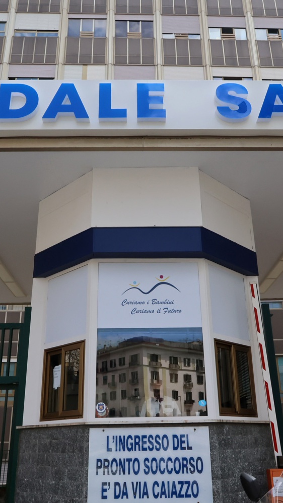 Bimbo di nove mesi in fin di vita al Santobono di Napoli, dove è stato operato ieri