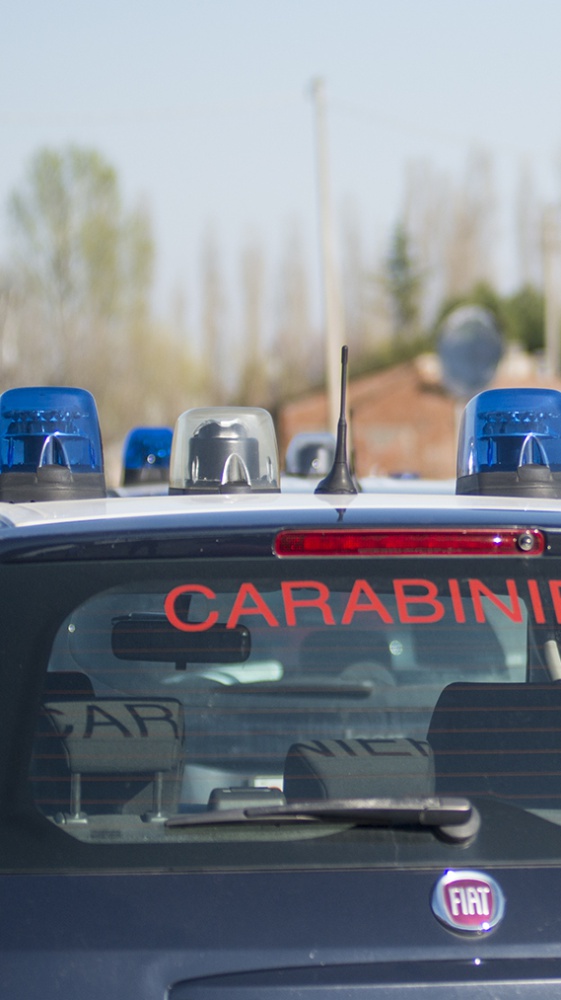 Bologna, vittima di stupro si lancia dalla finestra per salvarsi. Arrestati tre giovani