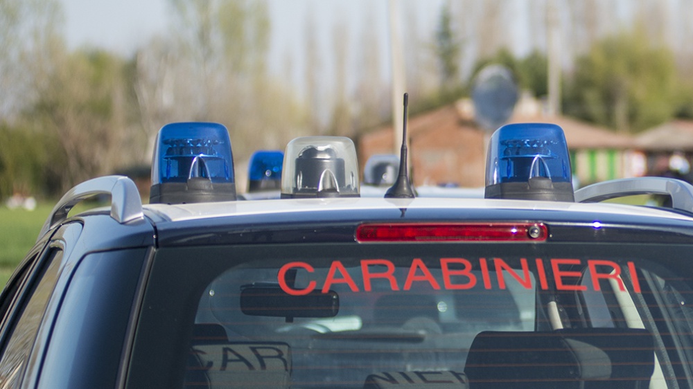 Bologna, vittima di stupro si lancia dalla finestra per salvarsi. Arrestati tre giovani