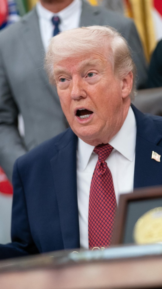 Botta e risposta a distanza tra Washington e Teheran. Trump, l'Iran non può ricattarci su Hormuz