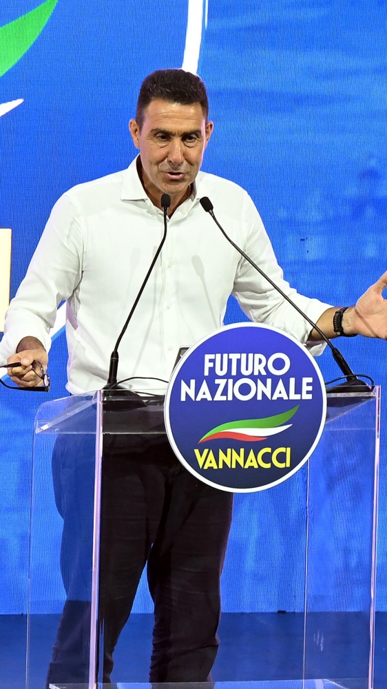 Bufera su Vannacci e il femminicidio definito dall'ex generale "un omicidio come tutti gli altri"