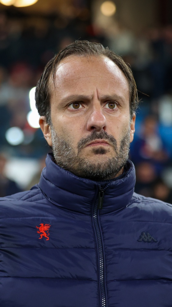 Calcio, Alberto Gilardino non è più l'allenatore del Genoa, al suo posto in arrivo Patrick Vieira