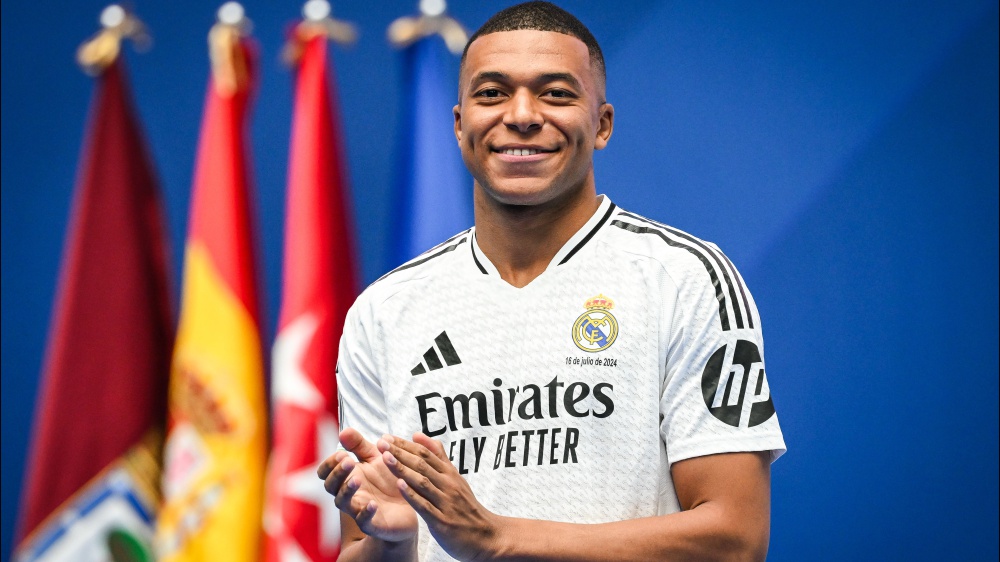 Calcio, il Real Madrid presenta Kylian Mbappé, il nuovo "Galacticos" di Florentino Perez