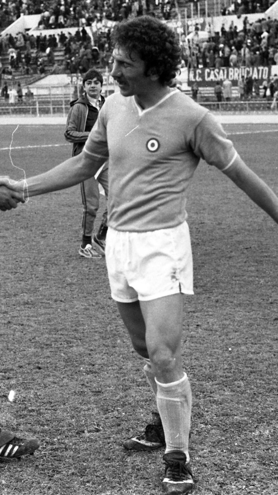 Calcio in lutto, è morto Beppe Savoldi, goleador anni 70 ribattezzato "Mister due miliardi"