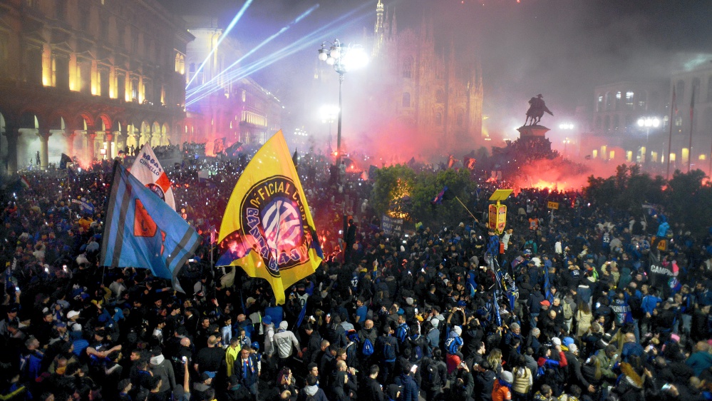 Calcio, la festa scudetto dell'Inter, da San Siro a Piazza Duomo, la gioia del popolo interista