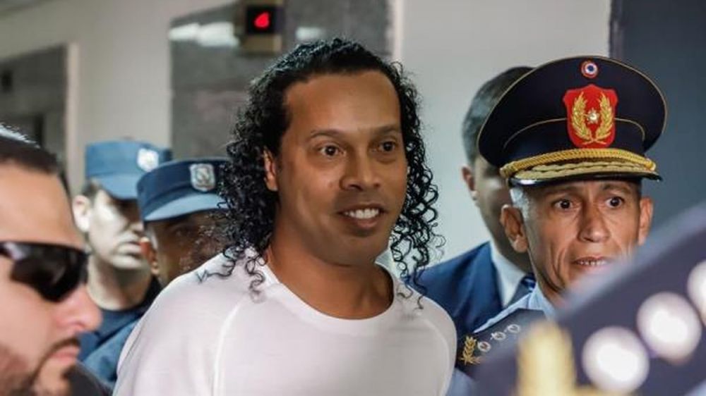 Calcio, Ronaldinho nuovamente arrestato in Paraguay