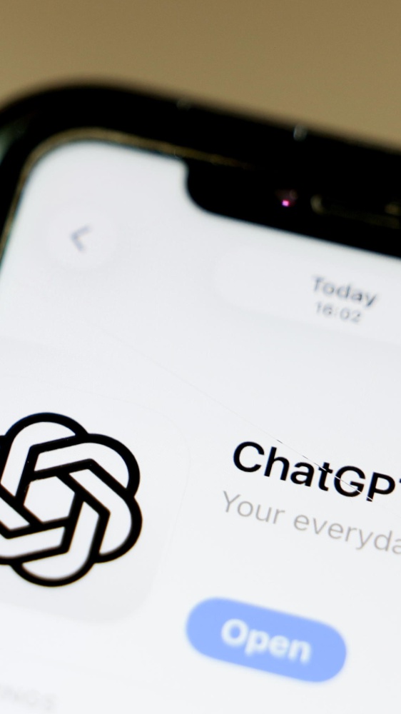 Cambiano gli obblighi di trasparenza per IA, deepfake e chatbot, entreranno in vigore dal 2 agosto