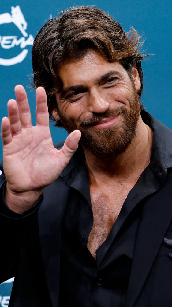 Can Yaman arrestato in Turchia. L'attore trovato con addosso delle sostanze stupefacenti