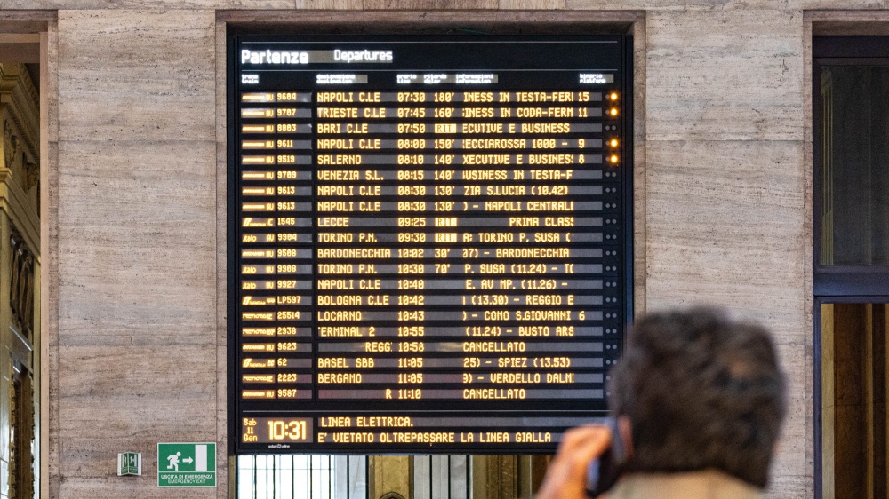 Caos treni:  come fare per ottenere un rimborso o un risarcimento,  piccola guida ragionata