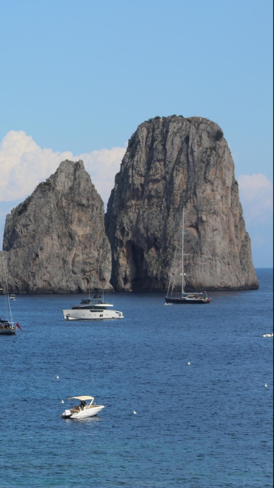 Capri: ordinanza "anti-petulanza", il sindaco dice stop all'assalto ai turisti. Ecco cosa si rischia