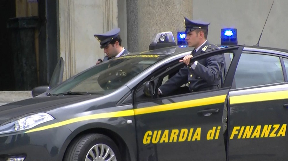 Carabinieri e Guardia di Finanza nelle Marche contro le truffe su materiale di telefonia e a difesa degli anziani