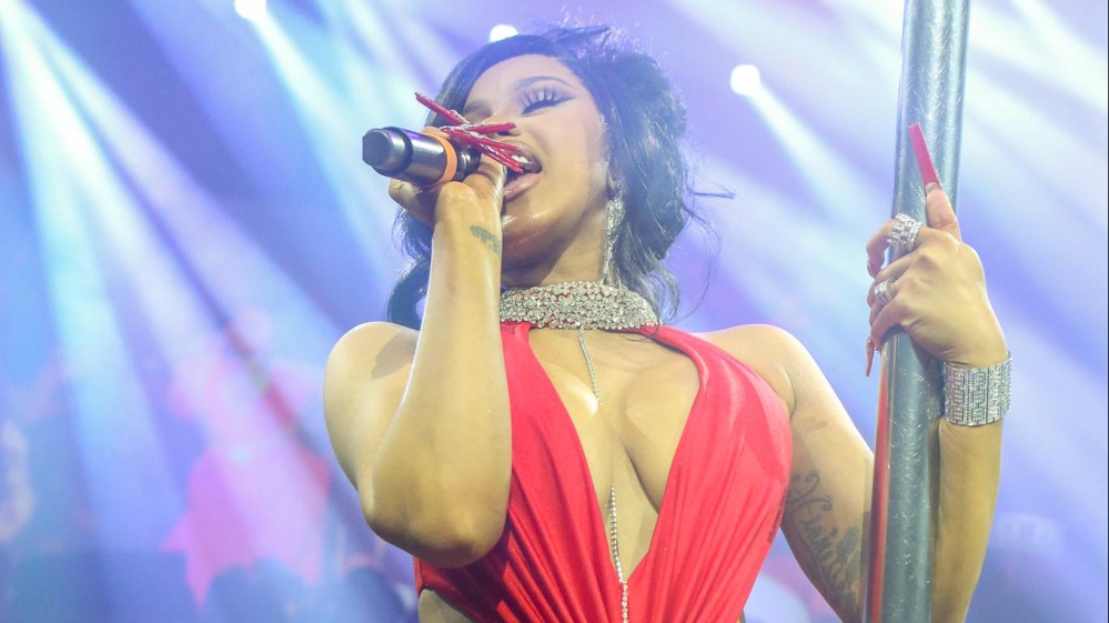 Cardi B ricoverata in ospedale per un’emergenza medica, la rapper cancella il concerto al ONE Music Fest