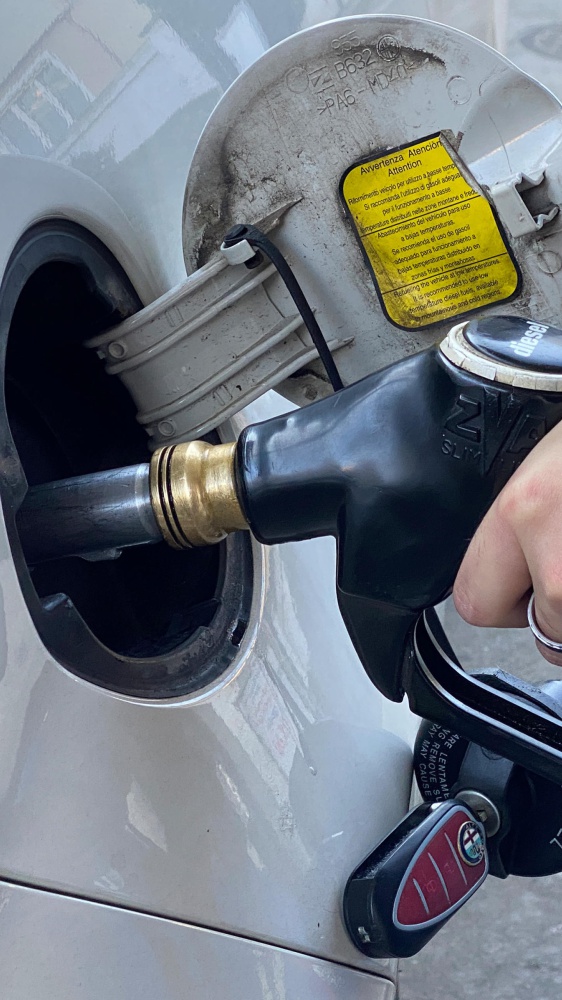 Caro carburanti,  Il Consiglio dei ministri introduce un taglio di 25 centesimi al litro