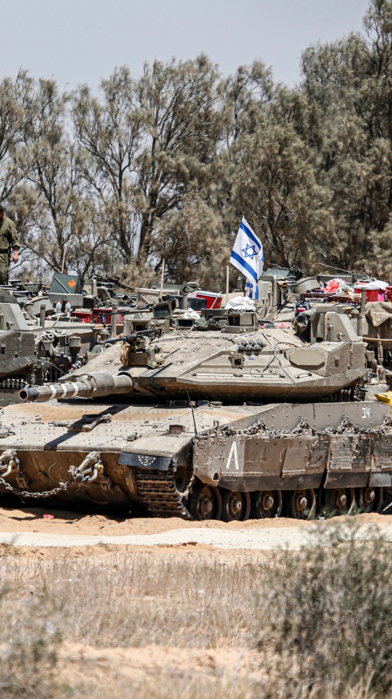 Carri armati israeliani proseguono attacchi a Rafah. Secondo la Cnn, munizioni prodotte negli USA sono state utilizzate nell'attacco che ha provocato 45 morti