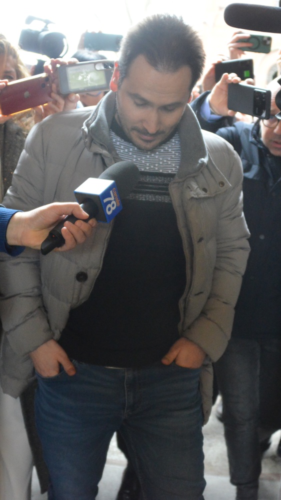 Caso Garlasco, Andrea Sempio non si presenta  per l'interrogatorio e il Tg1 rivela che una sua impronta è stata trovata vicino al corpo di Chiara Poggi