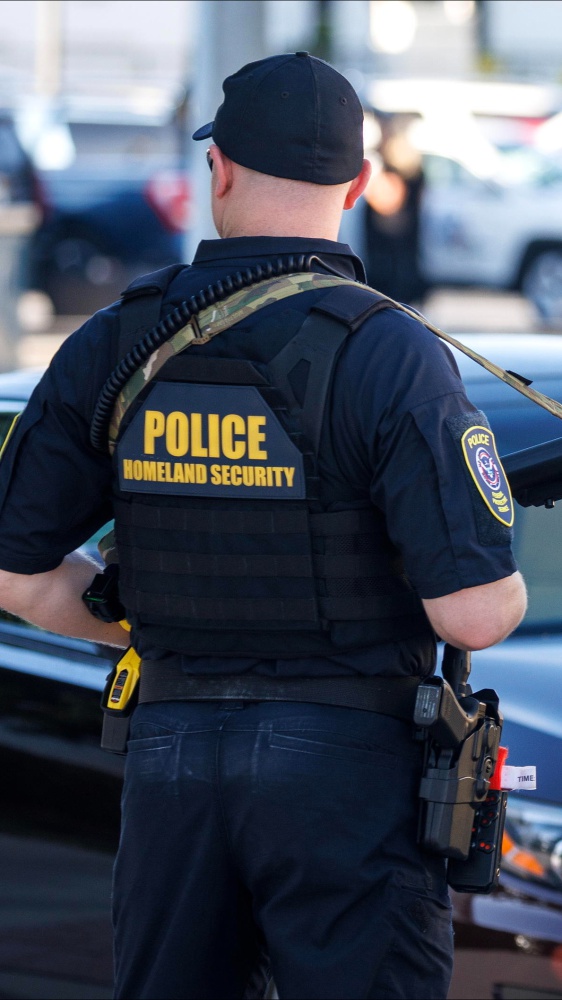 Cecchino spara contro un centro migranti a Dallas e poi si uccide: almeno un morto e due feriti